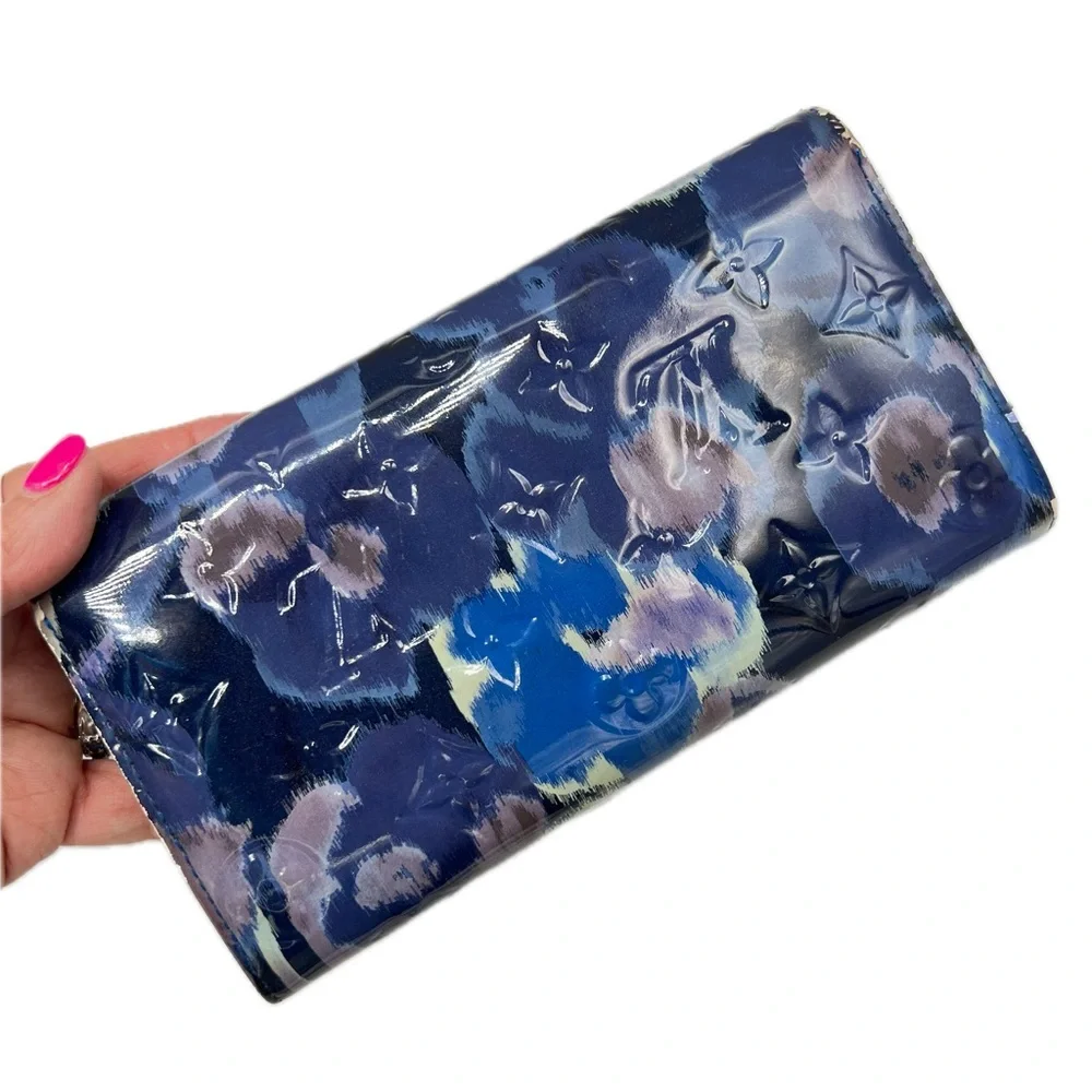 Louis Vuitton Ikat Floral Monogram Vernis Sarah Long Wallet in Grand Bleu